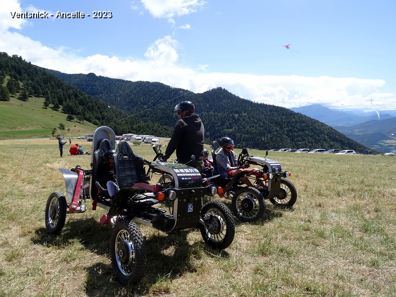 DSC02725.JPG - Des véhicules électriques tout terrain débarquent sur le festival.