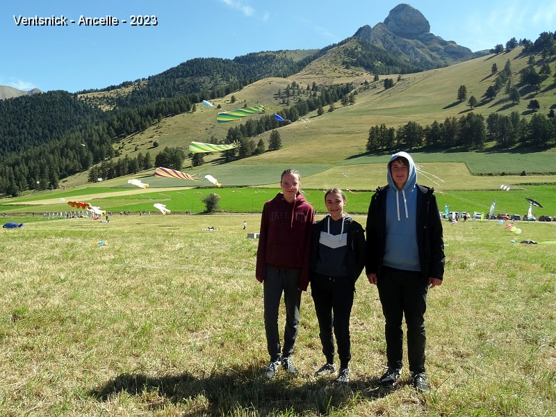 DSC02740.JPG - Et, pour terminer, petite photo souvenir : Manon Chloé et Benoît.