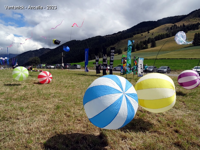 DSC02706.JPG - Boules sautillantes de Christian Kolz, ...
