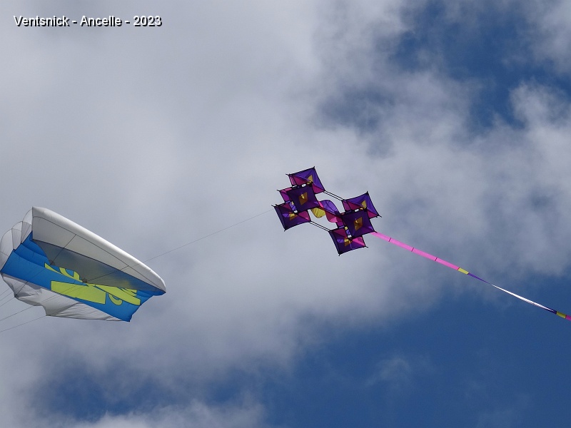 DSC02716.JPG - Le vent souffle en rafales, Joël Goupil sort son Rotor.