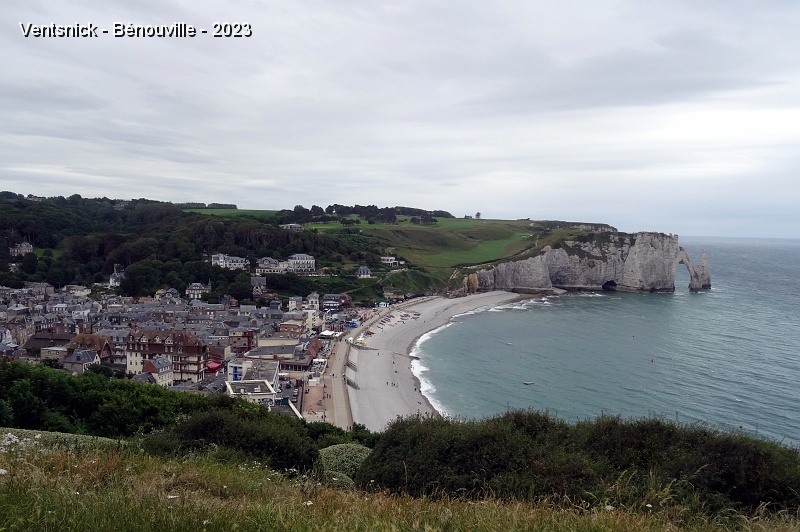 DSC02170.JPG - Etretat : la ville, sa plage.