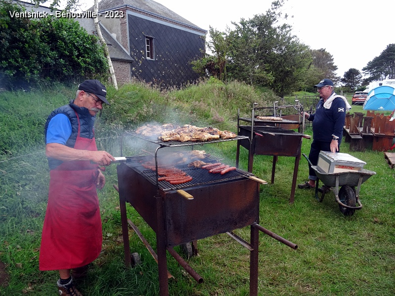 DSC02179.JPG - Une petite restauration est ...