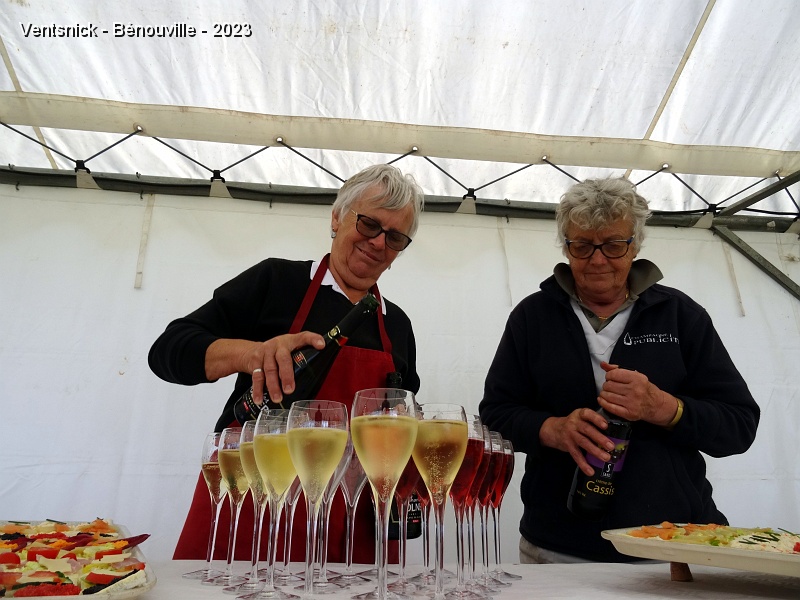 DSC02254.JPG - ... un apéro est servi ...