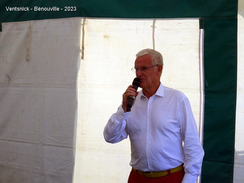 DSC02255.JPG - ... après l'allocution du Maire : Jean-Pierre Leduc, de ...