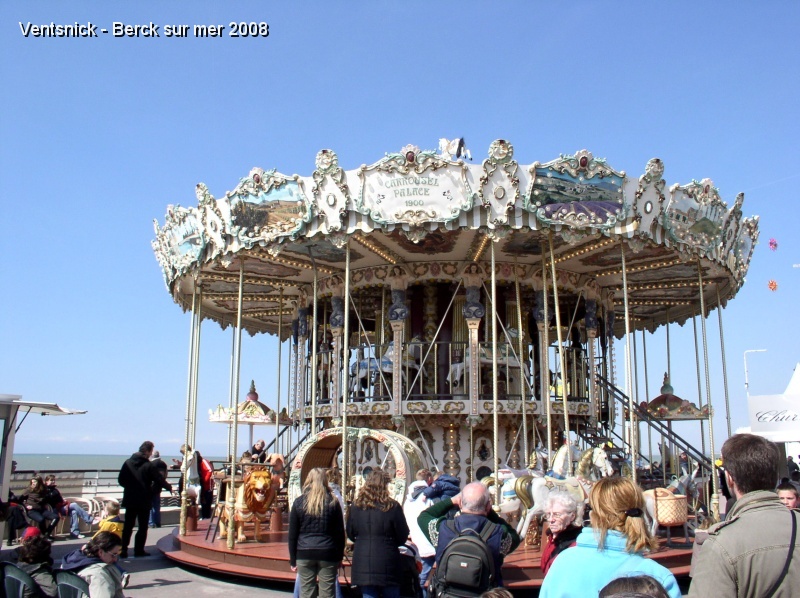 P1010189.JPG - Le carrousel de l'esplanade de Berck.