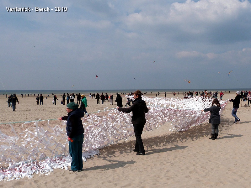 P1340873.JPG - Vient le moment d'envoyer les voeux vers les cieux ...