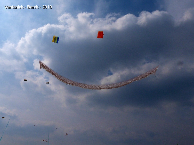 P1340882.JPG - ... un smiley se dessine dans le ciel ...