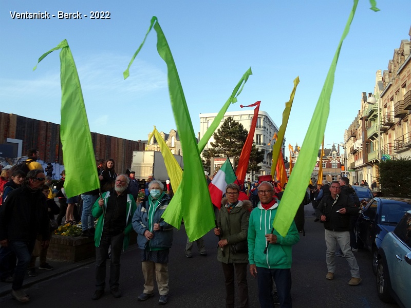 DSC08984.JPG - ... les jardiniers forment un groupe à part entière ...