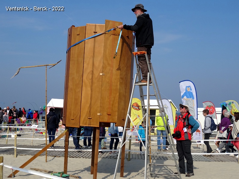 DSC08623.JPG - Pour Bruno Tondellier, installer son jardin sonore n'est pas une mince affaire ! ...
