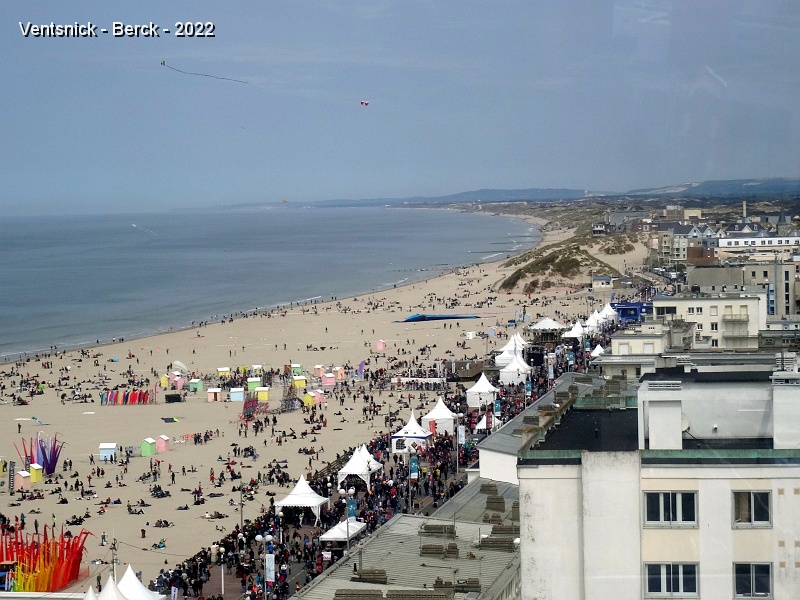 DSC09030.JPG - ... l'immense plage attend les cerfs-volistes, ...
