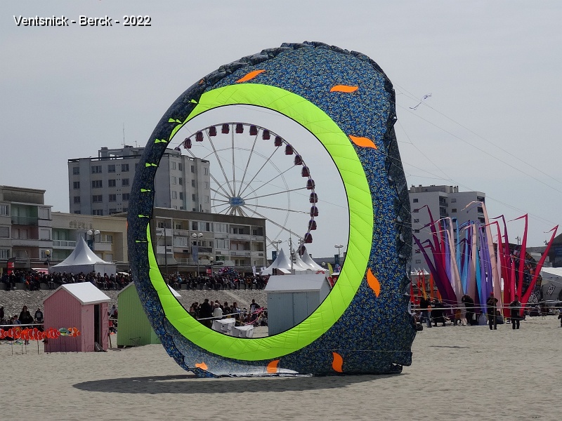 DSC09042.JPG - Encadrement de la grand roue dans le grand bol de Jos !