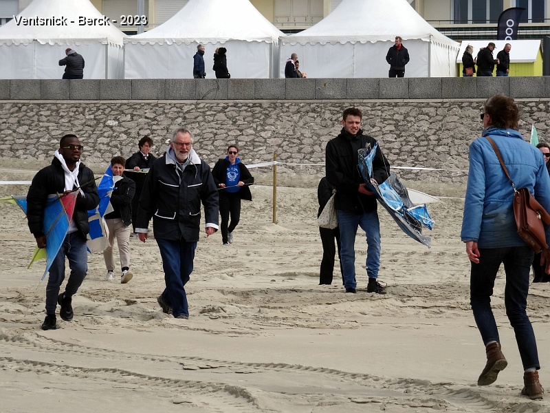 DSC01312.JPG - Guy Rasson accompagne l'Ecole d'architecture (ENSA)  de Paris La Vilette sur la plage, ...