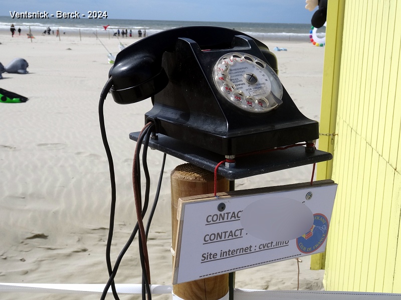 DSC04245.JPG - Pour rester en contact avec le CVCF un téléphone vintage est disponible.