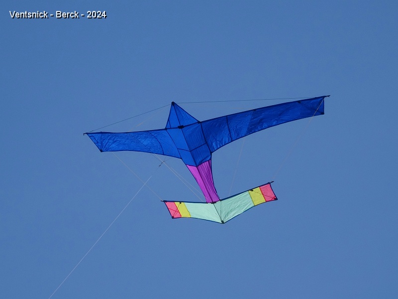 DSC04117.JPG - ... et Bruno Claes un avion.
