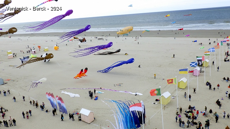 RIMG0269.JPG - Début de mise en place des pieuvres en vue de la tentative d'établir un nouveau record du nombre de pieuvres volant sur un même terrain !