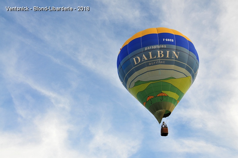 JPS_9659.jpg - ... le vent emmène les ballons ... (Photo de Jean-Pierre Schaefer)