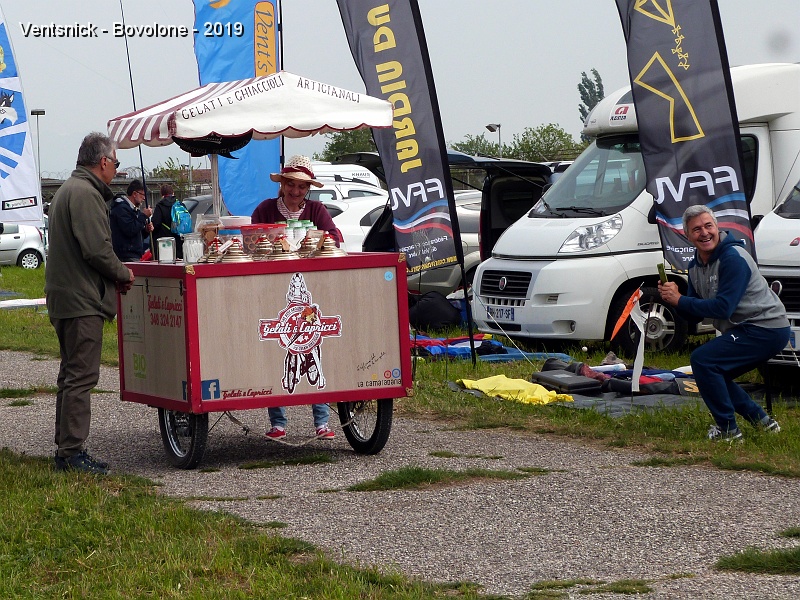 P1350124.JPG - ... la glace vient à vous !
