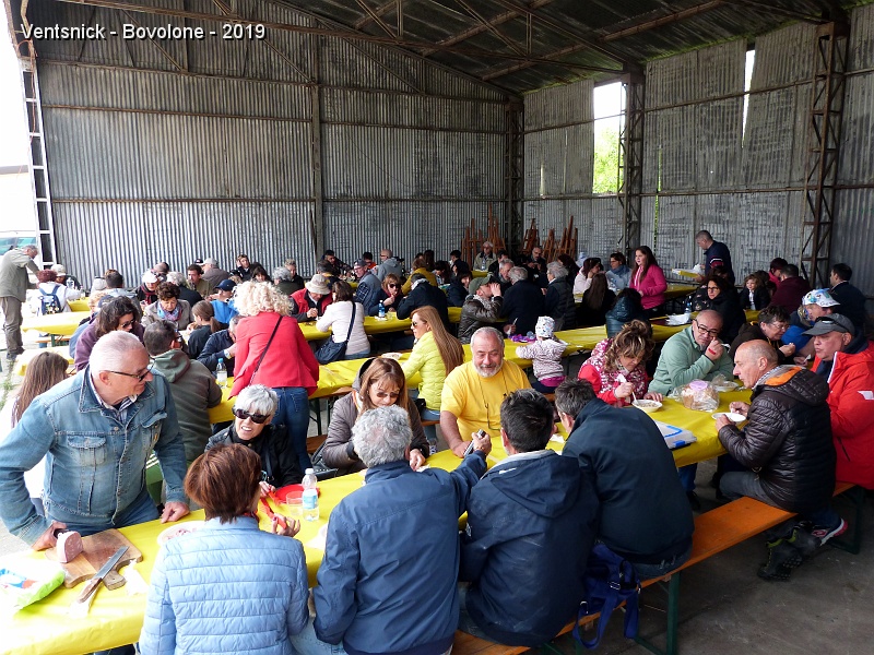 P1350136.JPG - nous-nous restaurons au même endroit que les visiteurs.