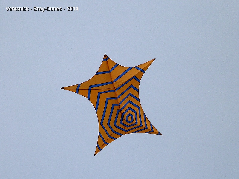 P1090040.JPG - ... notre Jimmy parasol prend l'air ...