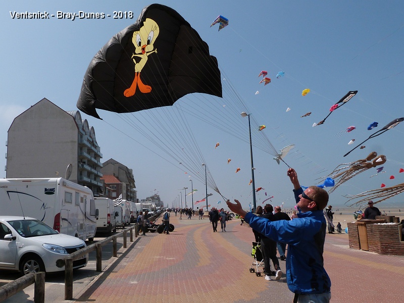 P1290297.JPG - Peter Van Eeckhout sort sa voile "Titi" ...