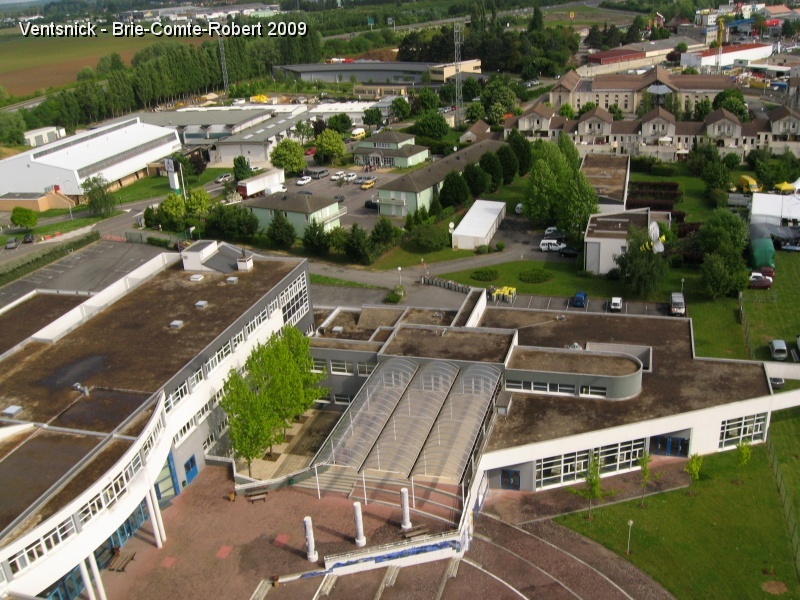 Raw00013.JPG - En premier plan le lycée Blaise-Pascal.