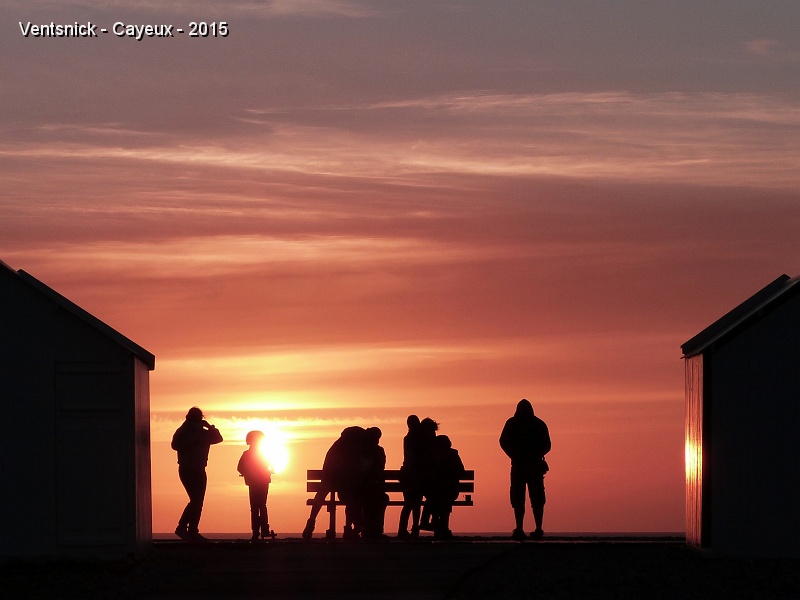 P1140419.JPG - ... un coucher de soleil entre les cabines ...
