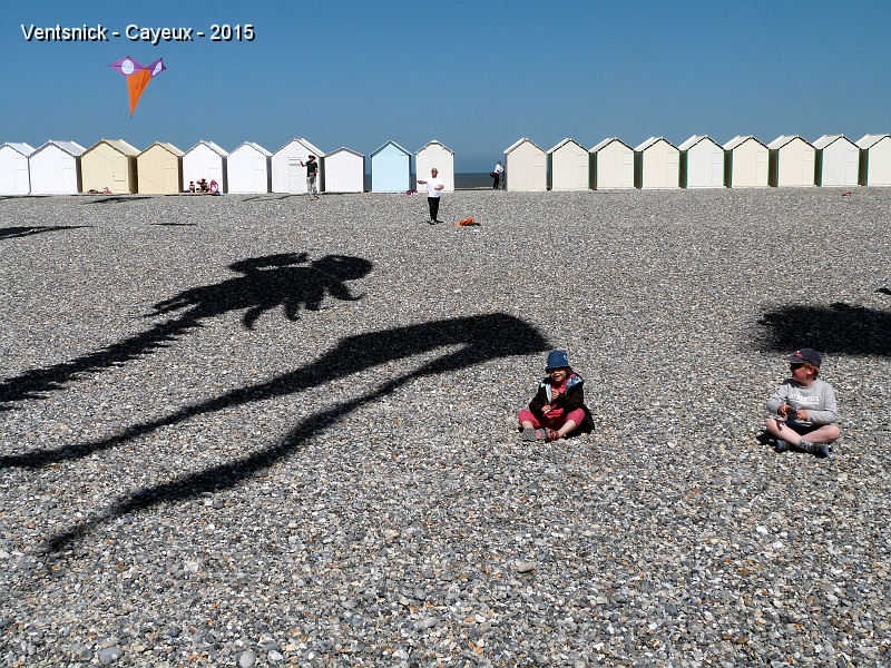 P1140497.JPG - Des ombres planent sur les galets