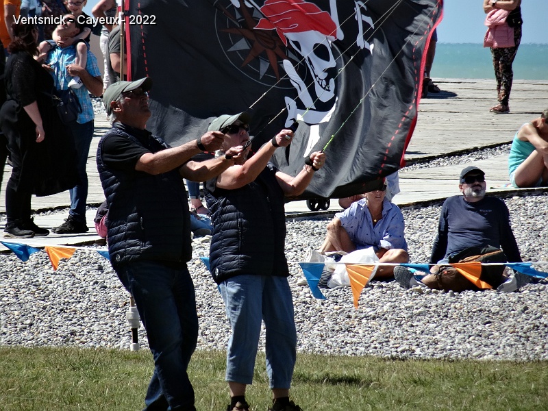 DSC09503.JPG - Jean-Claude et Chantal Mariette aux commandes de leurs pilotables.