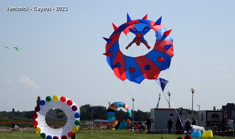 DSC02045.JPG - Beau temps pour les bols dont le Spiderman de Bruno Cappe, ...