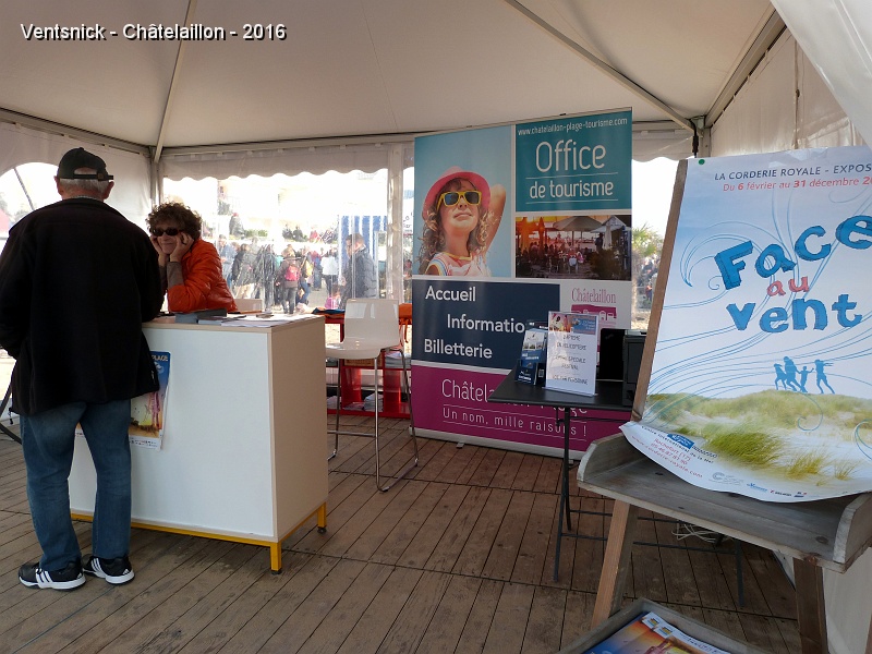 P1180235.JPG - ... mais aussi le stand de l'office de tourisme ...
