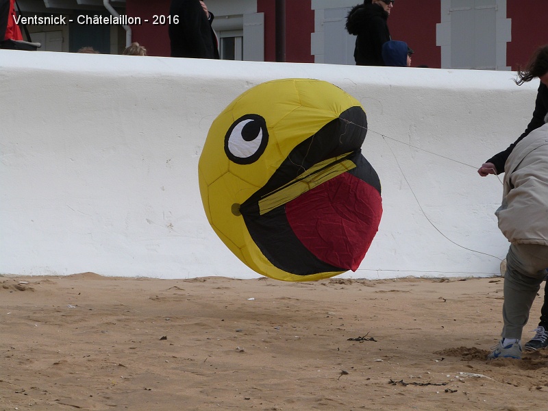 P1180329.JPG - Pacman de Frank Fantin. Une météo bien meilleure que prévue, un festival qui a attiré beaucoup de monde. Nous vous laissons le soin de découvrir les rubriques suivantes ...