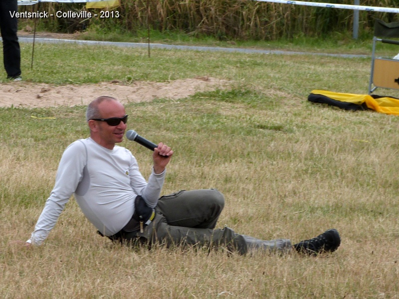 P1050832.jpg - Notre commentateur, Laurent, confortablement installé ! (Photo PhB)