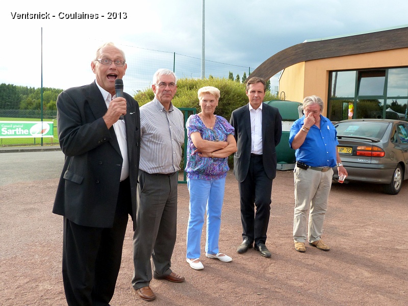 P1060337.jpg - ... Jean-François Royer, Président du Comité Régional Aéronautique des Pays de la Loire, s'exprime à propos de l'importance de l'activité aéronautique dans la région ...