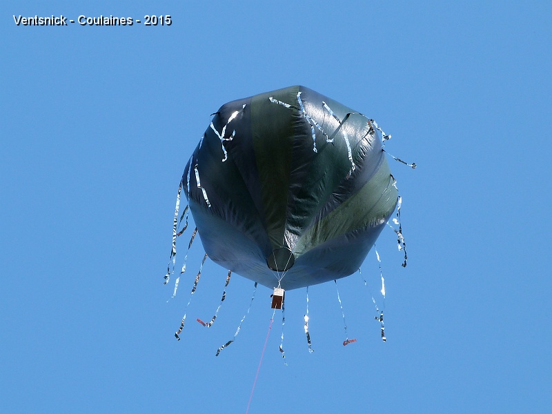 P1150654.JPG - Le vent très faible autorise la sortie intermitente du ballon solaire d'Emmanuel.