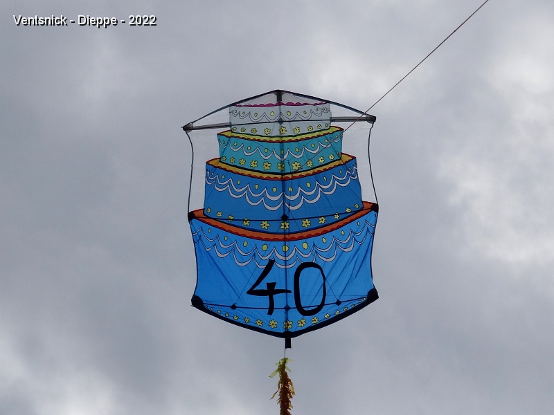 DSC00170.JPG - ... 40 ans ça se fête : nous sortons notre gâteau pour l'occasion !