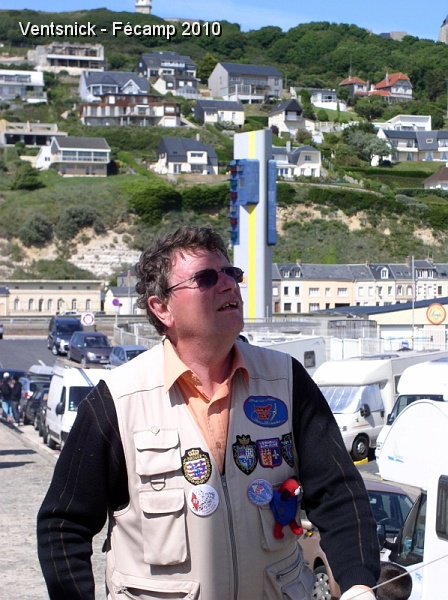 P6200069.JPG - François Periault au bas de la ligne de son "Roi des airs".
