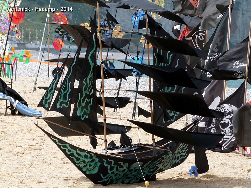 P1090281.JPG - ... le Vaisseau pirate de Patricia et Bernard Ghesquière a trouvé un cadre adapté ...