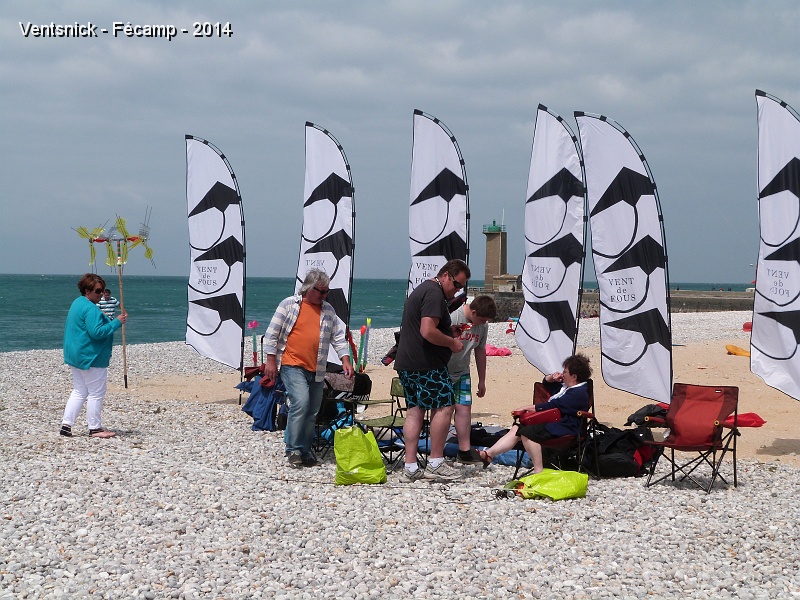 P1090484.JPG - ... dont la présence est bien matérialisée sur la plage ...