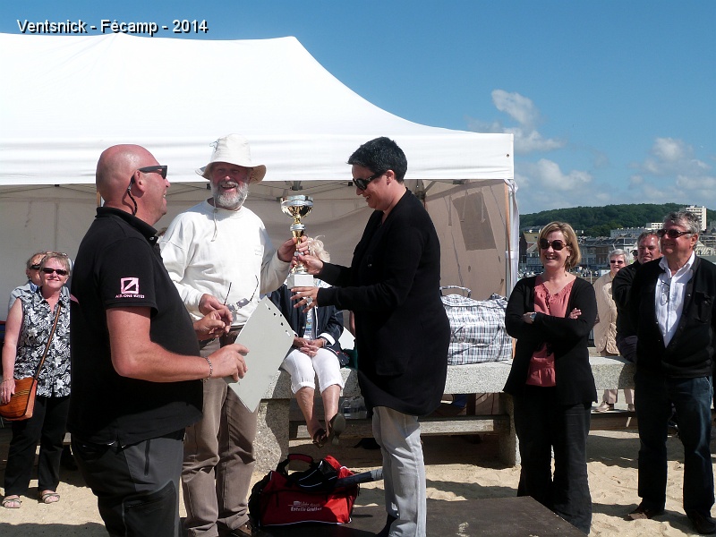 P1090507.JPG - ... la distribution commence pour les jardins du vent : Bruno Tondellier ...