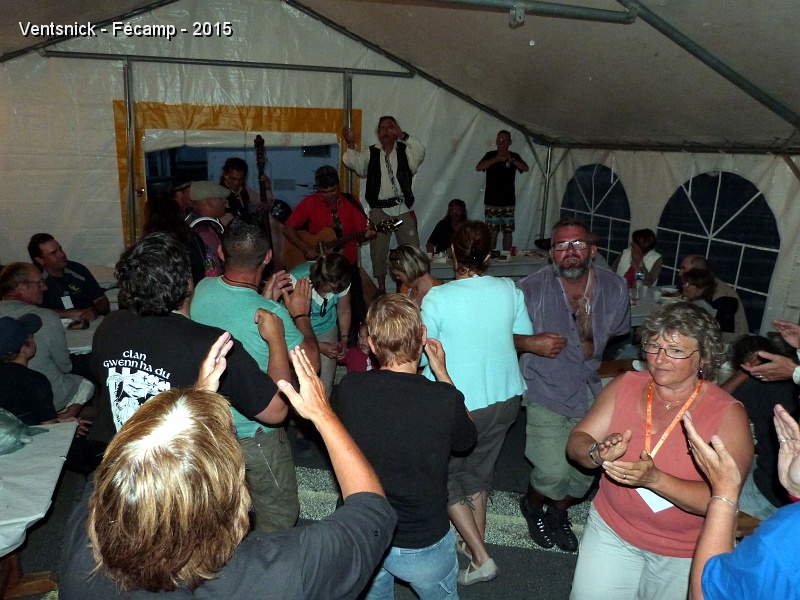 P1140840.JPG - La soirée démarre en trombe ...