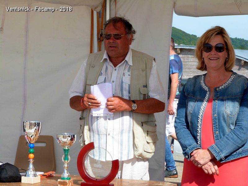 P1300068.jpg - ... les trophées des 3 premières places vont être distribbués.