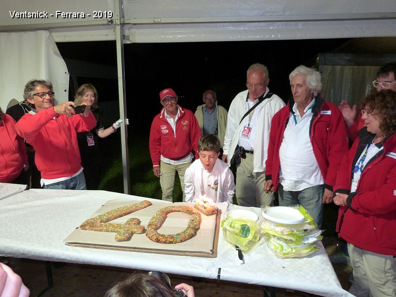 P1350566.JPG - Ce soir nous fêtons les 40 ans de la conviviale, c'est à Matteo que revient l'honneur de souffler les bougies !