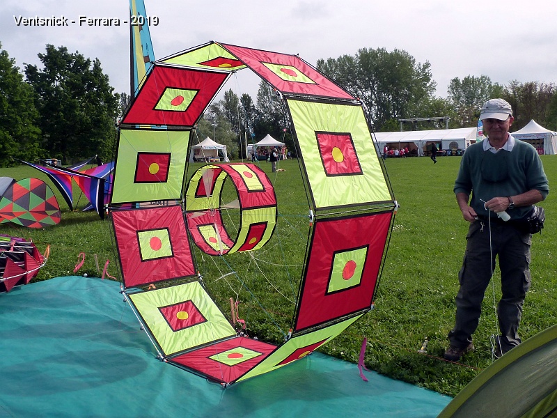 P1350380.JPG - Arnaldo Mazzetto prépare sa roue ...