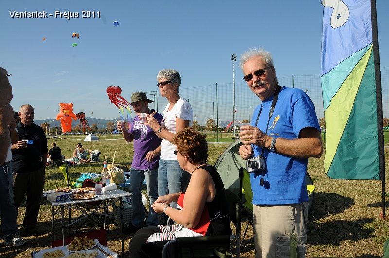 DSC_5894.jpg - ... nous avons apporté de la bière et du fromage de Bergues ... (Photo JPS)