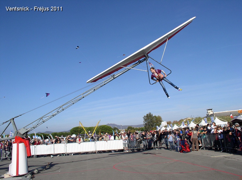 PA290187.JPG - Le festival de l'Air c'est aussi des initiations au Deltaplane ...