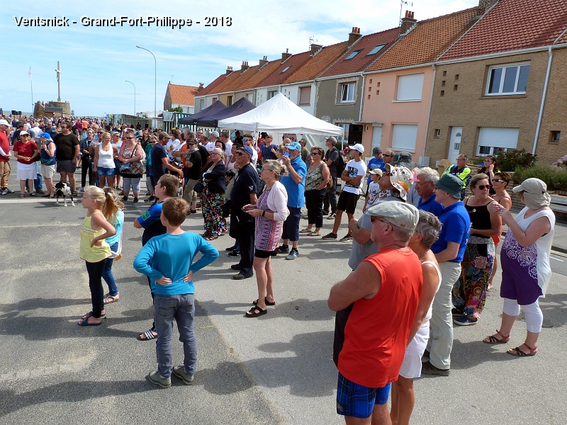 P1310156.jpg - ... le public est attentif ...