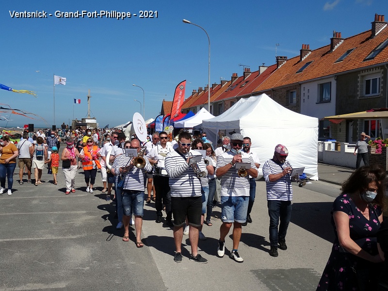 DSC06564.JPG - La musique suit les géants, ...