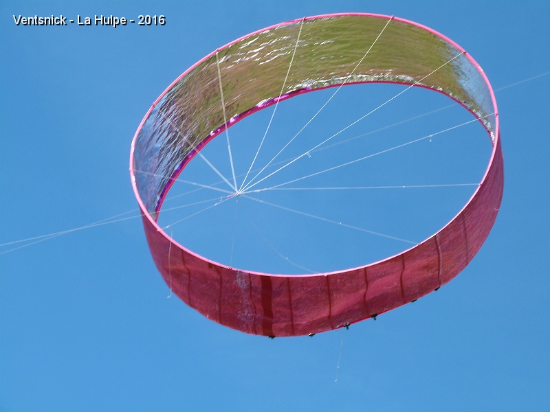 P1190144.JPG - Le Circoflex de Jean Gadomski  déploie son bel anneau ...