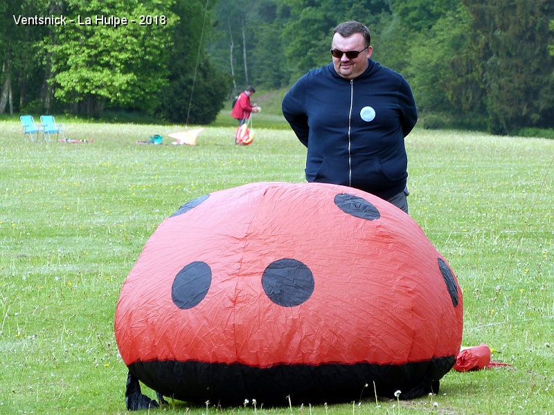 P1280981.JPG - Laurent Dupire : "elle est bien gonflée ma nouvelle coccinelle !