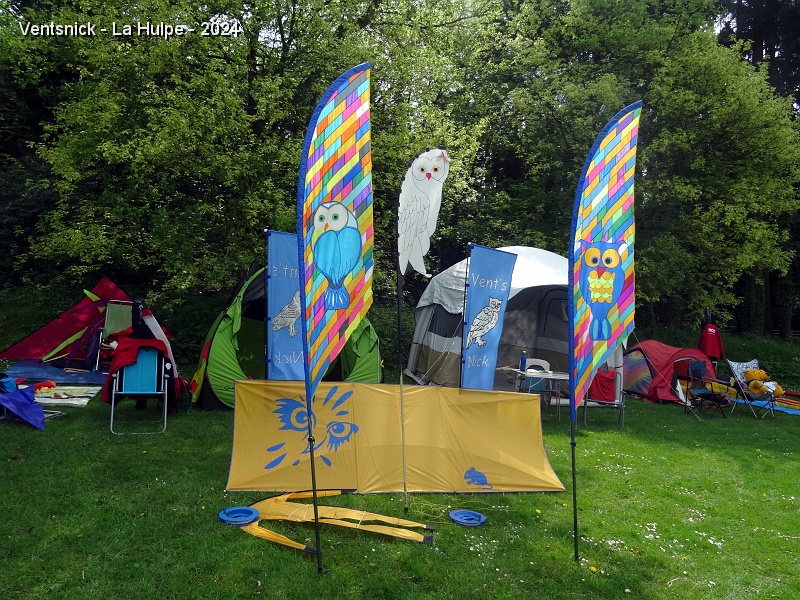 DSC04389.JPG - Nous décorons notre emplacement, ...
